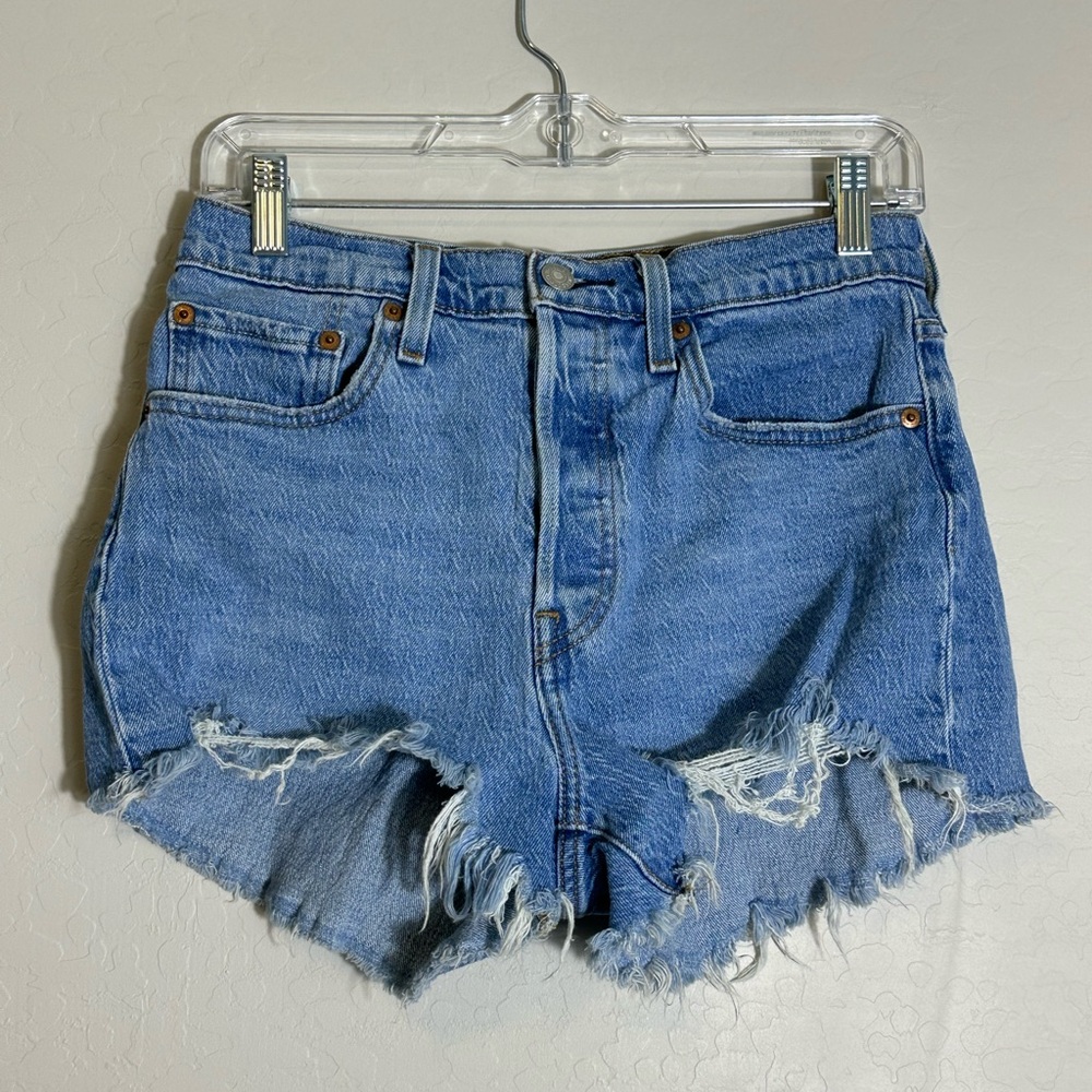 Levi’s 501 Women’s Button-fly Cutoff Shorts Size‎ Large destroyed